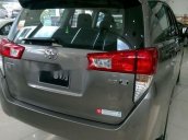 Cần bán Toyota Innova năm sản xuất 2018, màu bạc, giá tốt