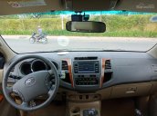 Tôi cần bán Fortuner V 2010 màu bạc xe còn đẹp vì rất ít đi nhé