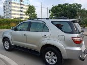 Tôi cần bán Fortuner V 2010 màu bạc xe còn đẹp vì rất ít đi nhé