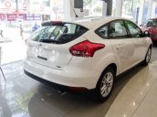 Bán Ford Focus 2018 màu trắng, hỗ trợ trả góp lên tới 90%, chỉ cần 100tr nhận xe ngay. Hỗ trợ giảm giá lên tới 70tr đồng