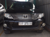 Cần bán lại xe Toyota Fortuner năm 2012 màu đen, 720 triệu