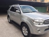 Nhà tôi cần bán xe Fortuner G 2011, máy dầu, màu bạc, xe đi kỹ và giữ gìn