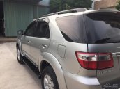 Nhà tôi cần bán xe Fortuner G 2011, máy dầu, màu bạc, xe đi kỹ và giữ gìn