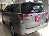 Bán xe Toyota Innova 2.0E năm 2016, màu bạc, giá 695tr