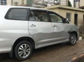 Cần bán gấp Toyota Innova đời 2015, màu bạc xe gia đình, 605tr