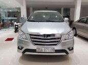 Cần bán gấp Toyota Innova V sản xuất 2015, màu bạc, giá tốt