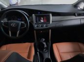 Bán xe Toyota Innova 2.0E năm 2016, màu bạc, giá 695tr