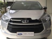 Bán xe Toyota Innova 2.0E năm 2016, màu bạc, giá 695tr