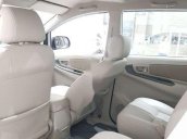 Cần bán gấp Toyota Innova V sản xuất 2015, màu bạc, giá tốt