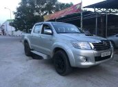 Bán Toyota Hilux đời 2011, màu bạc số sàn