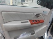 Cần bán lại xe Toyota Fortuner năm sản xuất 2009, màu bạc, giá chỉ 580 triệu