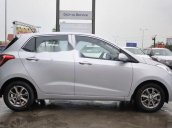 Bán xe Hyundai Grand i10 E có con  chính chủ năm 2015, màu bạc