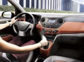 Bán xe Hyundai Grand i10 E có con  chính chủ năm 2015, màu bạc