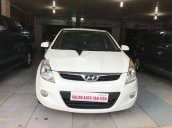 Cần bán xe Hyundai i20 sản xuất 2011, màu trắng chính chủ, 370 triệu