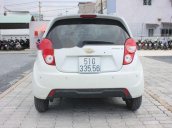 Bán Chevrolet Spark 1.2MT 2017, màu trắng xe gia đình, giá tốt