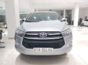 Bán Toyota Innova năm 2017, màu bạc  