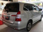 Cần bán gấp Toyota Innova 2.0V năm 2016, màu bạc