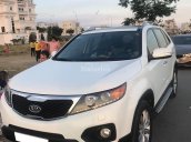 Kẹt tiền bán xe Sorento 2013, số sàn màu trắng, xe đẹp bản full