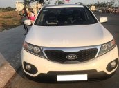 Kẹt tiền bán xe Sorento 2013, số sàn màu trắng, xe đẹp bản full