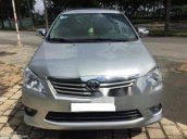 Cần bán lại xe Toyota Innova 2.0E đời 2013, màu bạc 
