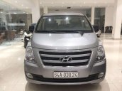 Cần bán xe Hyundai Grand Starex đời 2016, màu bạc đẹp như mới, 850 triệu