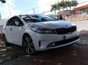 Cần bán Kia Cerato 1.6 năm 2017, màu trắng