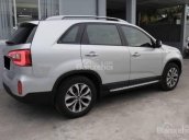 Cần bán xe Kia Sorento 2018 số tự động, màu bạc zin 99,99%