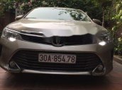 Bán Toyota Camry 2.0E năm 2015 đẹp như mới, màu vàng cát, 880tr