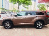 Bán Toyota Highlander 2017 LE màu nâu sậm, xe mới 100%