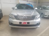 Bán Toyota Fortuner 2012, số tự động, màu bạc