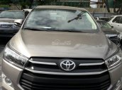 Bán Toyota Innova năm 2018, màu vàng nâu, giá tốt