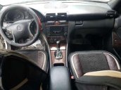 Bán Mercedes C180 đời 2004, màu bạc, giá 240tr