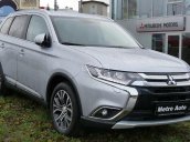 Bán Mitsubishi Outlander đời 2018, xe nhập, giá rẻ, khuyến mại lớn