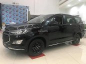 Cần bán xe Toyota Innova 2.0 Venturer đời 2018, màu đen, giá tốt 