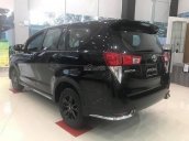 Cần bán xe Toyota Innova 2.0 Venturer đời 2018, màu đen, giá tốt 