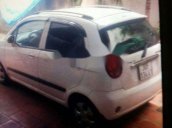 Cần bán gấp Chevrolet Spark đời 2010, màu trắng, giá 135tr