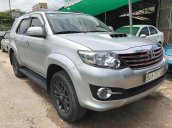 Cần bán gấp Toyota Fortuner 2.4 sản xuất 2015, màu bạc, giá 850tr