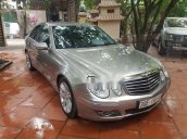 Bán ô tô Mercedes E 200 năm sản xuất 2009, màu bạc chính chủ