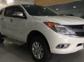 Bán Mazda BT50 2.2AT đăng ký tháng 11/2015, màu trắng, số tự động, còn mới 99%