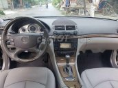 Bán ô tô Mercedes E 200 năm sản xuất 2009, màu bạc chính chủ