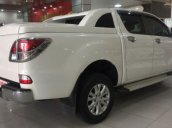 Bán Mazda BT50 2.2AT đăng ký tháng 11/2015, màu trắng, số tự động, còn mới 99%