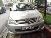 Cần bán xe Toyota Innova đời 2010, màu bạc, 450 triệu