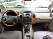 Cần bán xe Toyota Innova đời 2010, màu bạc, 450 triệu