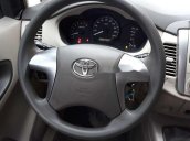 Cần bán xe Toyota Innova đời 2014, màu bạc