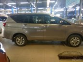 Cần bán Toyota Innova 2.0E năm sản xuất 2017, màu bạc, 720tr