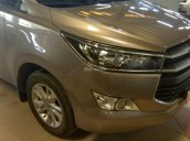 Cần bán Toyota Innova 2.0E năm sản xuất 2017, màu bạc, 720tr