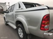 Bán xe Toyota Hilux 3.0 hai cầu 2010 màu bạc, xe ít đi còn rất mới