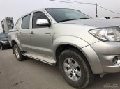 Bán xe Toyota Hilux 3.0 hai cầu 2010 màu bạc, xe ít đi còn rất mới