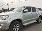 Bán xe Toyota Hilux 3.0 hai cầu 2010 màu bạc, xe ít đi còn rất mới