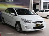 Cần bán xe Hyundai Accent 1.4MT năm 2016, màu trắng, giá tốt